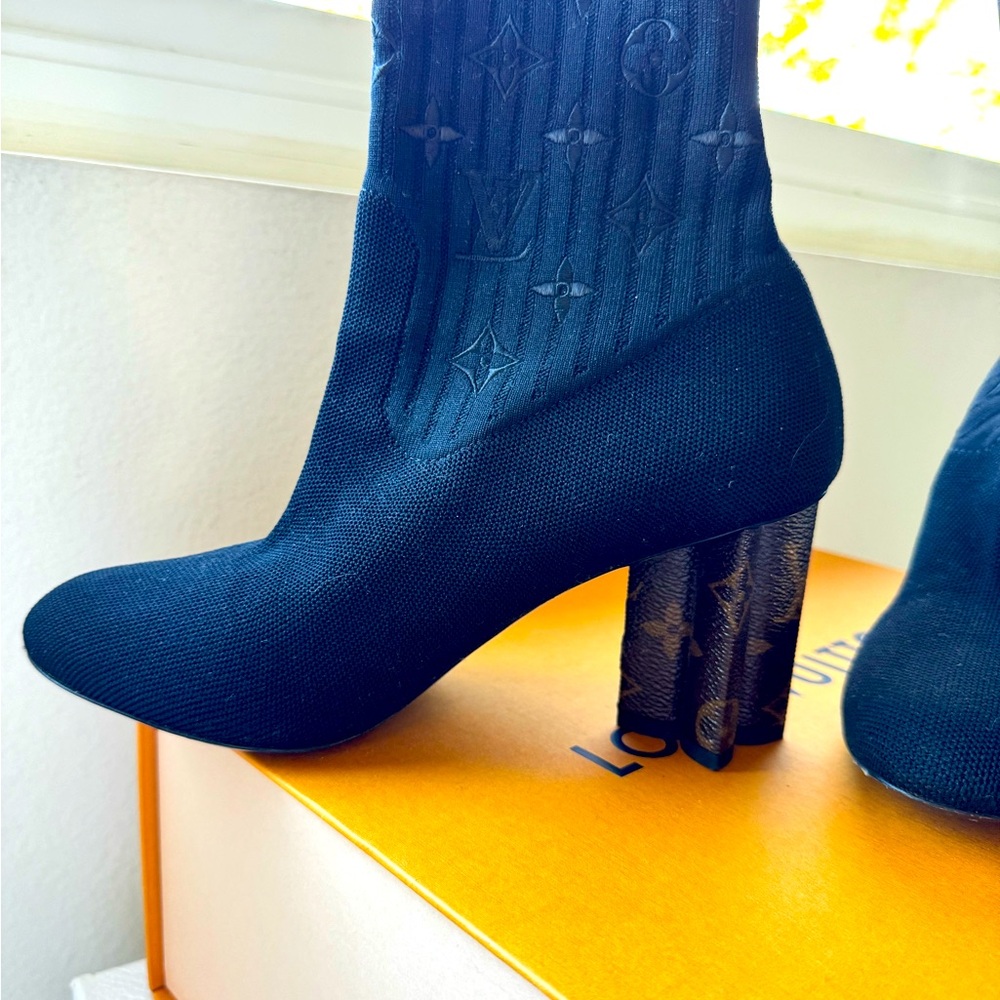LOUIS VUITTON ANKLE BOOT